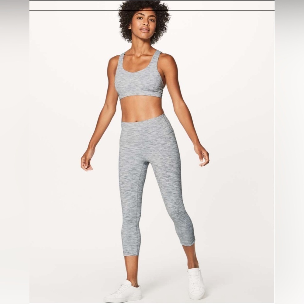 Lululemon Wunder Under Crop (Hi-Rise) (Luxtreme)
Grey Alpine White Size 6